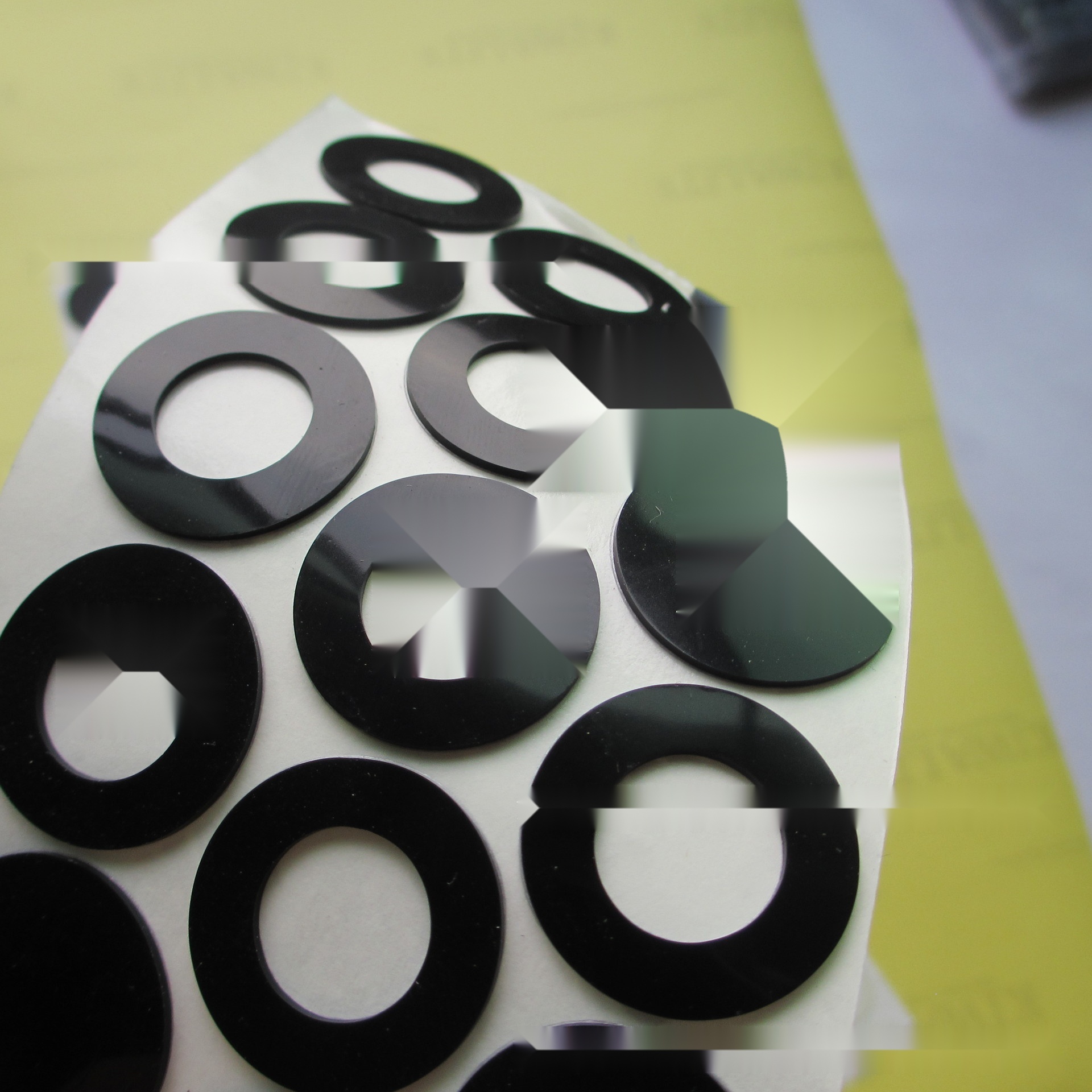 Anti-vibration rubber feet to Tripura