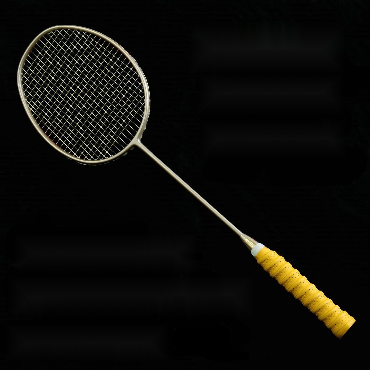 Full carbon badminton racket to Maharashtra
