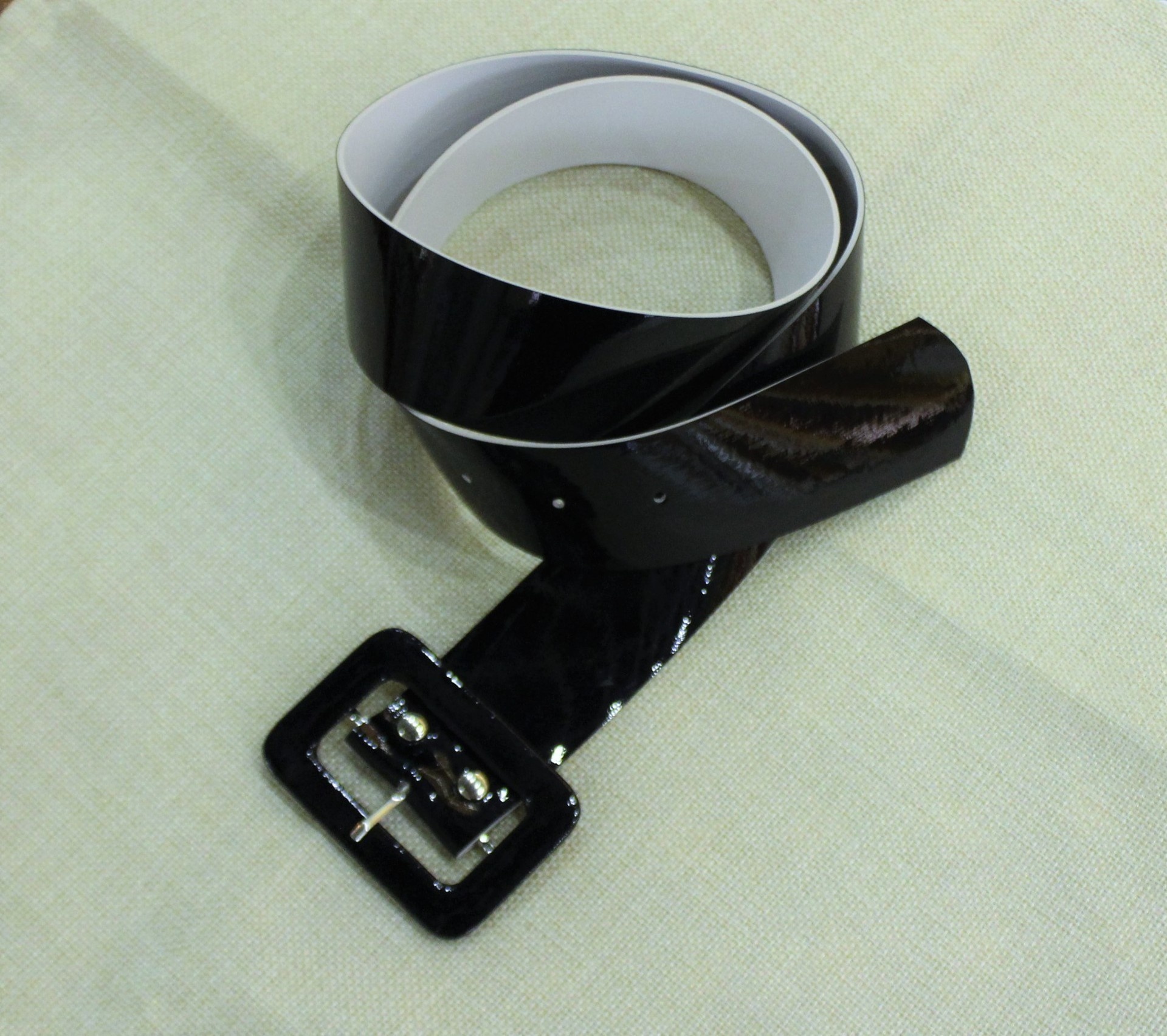 Women's belt to Goa